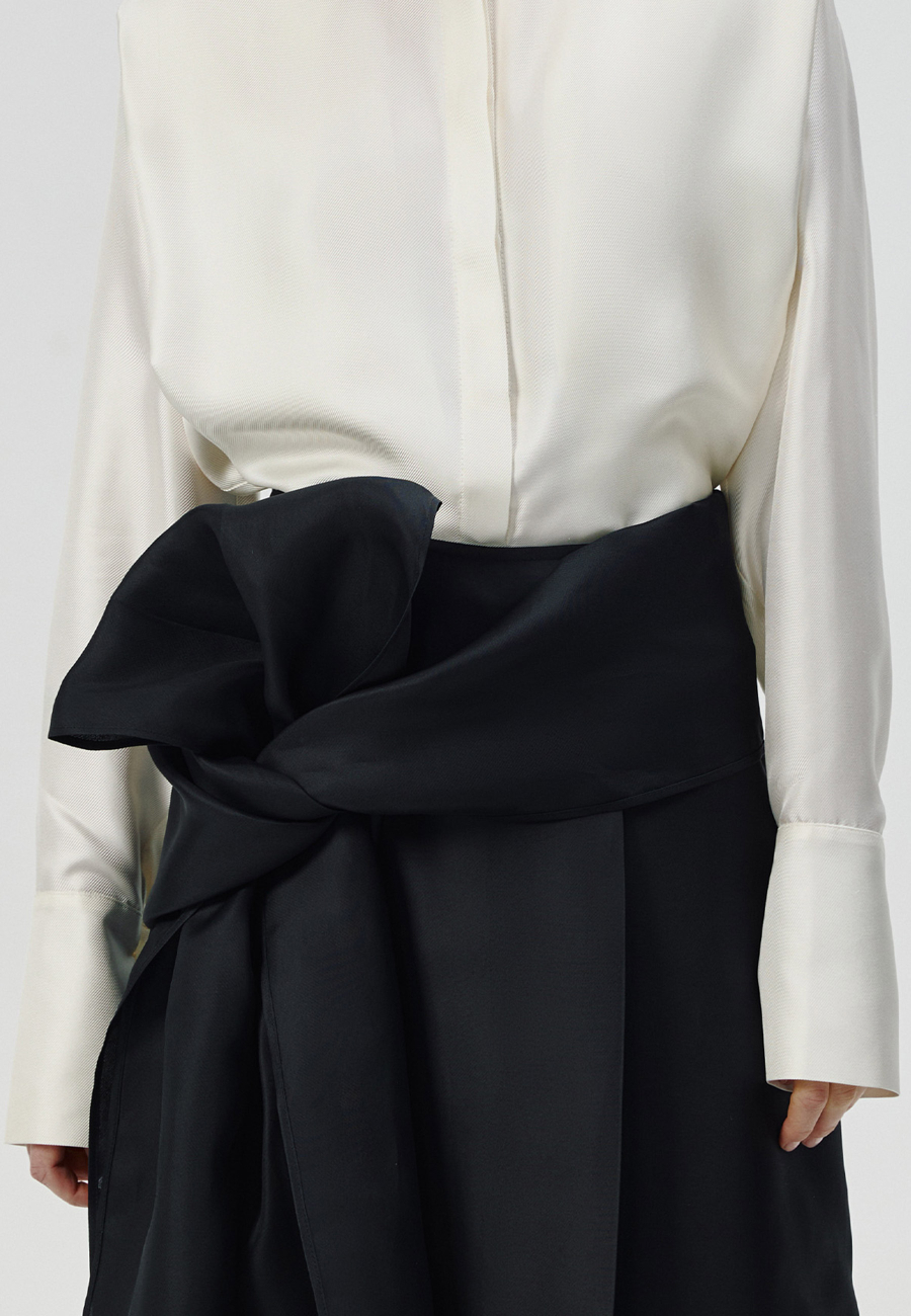 Silk midi skirt with shawl in black / 2