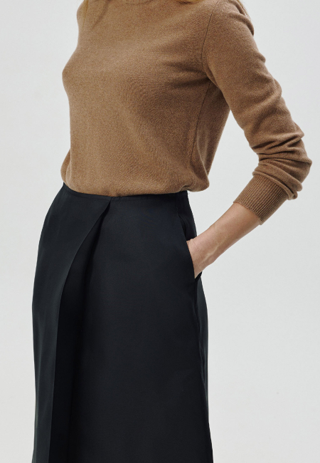 Silk midi skirt with shawl in black / 5