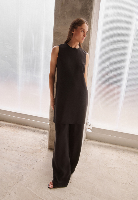 Silk wide-leg pants in black / 5