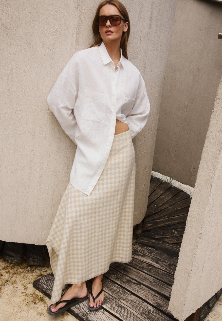 Organic linen oversized shirt in white / 7