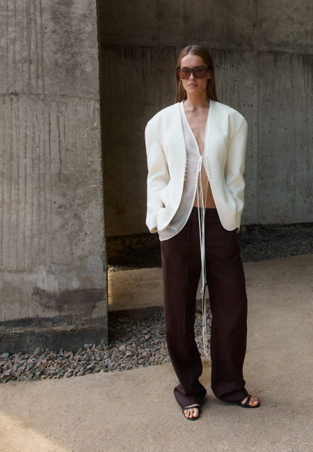 Deva fitted blazer in milky white / 6