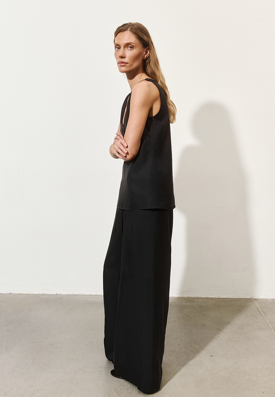 Шовкові wide-leg штани в чорному кольорі / 1