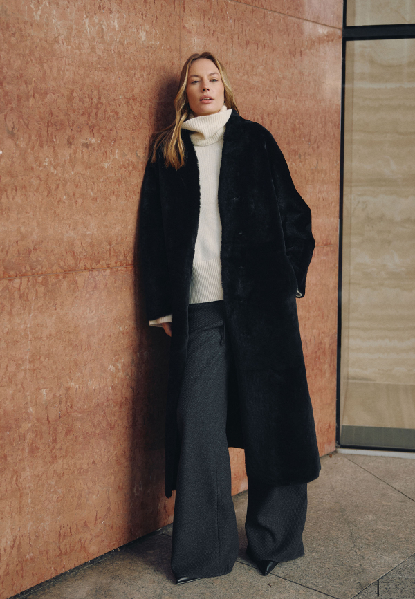 Long sheepskin coat in black