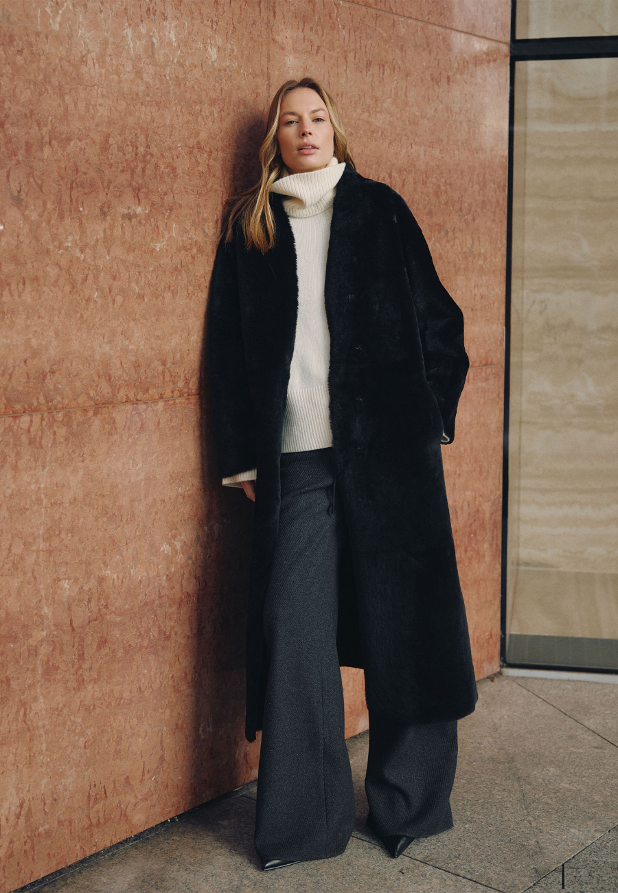 Long sheepskin coat in black / 0