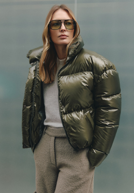 Glossy cropped puffer in khaki / 1