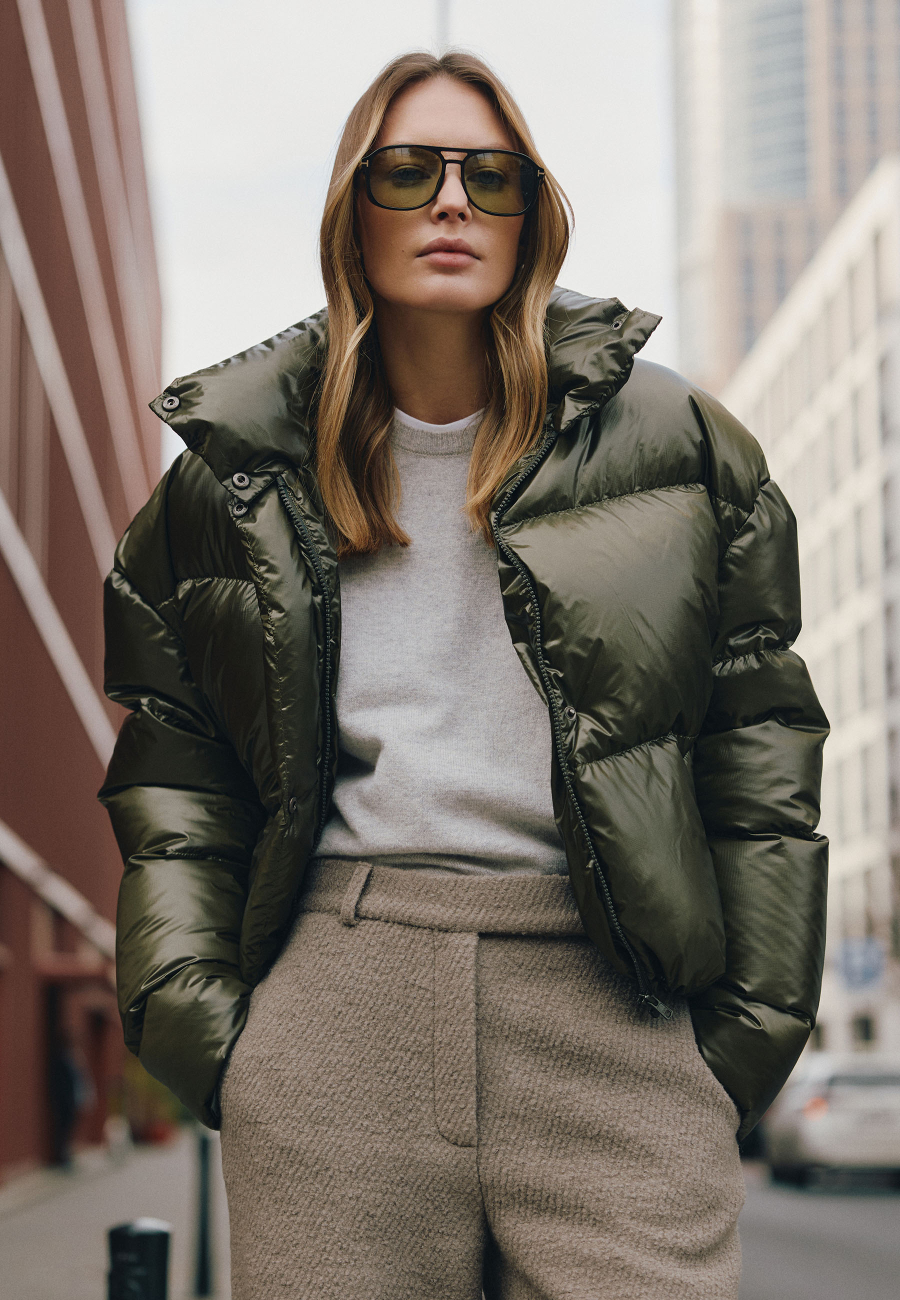 Glossy cropped puffer in khaki / 0