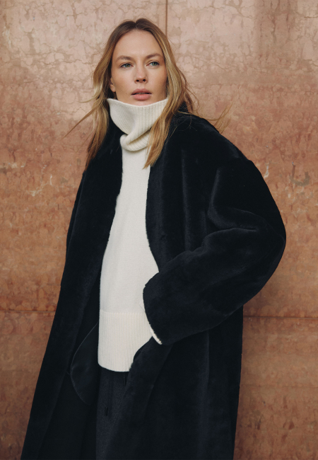 Long sheepskin coat in black / 2