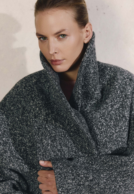 Opera wool stand-up collar coat in black and white / 2