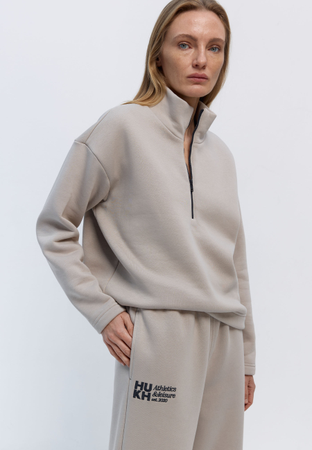 Zip-up polo sweatshirt in greige / 1