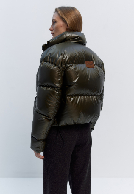 Glossy cropped puffer in khaki / 6
