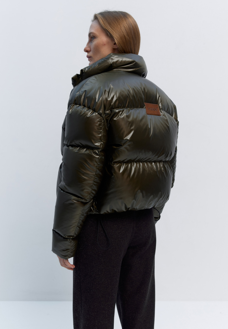 Glossy cropped puffer in khaki / 6