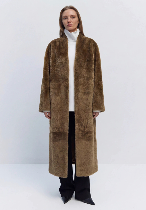 Long sheepskin coat in brown